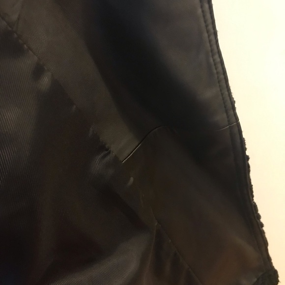 Beautiful leather jacket with lace embroidered sleeves - Picture 7 of 7